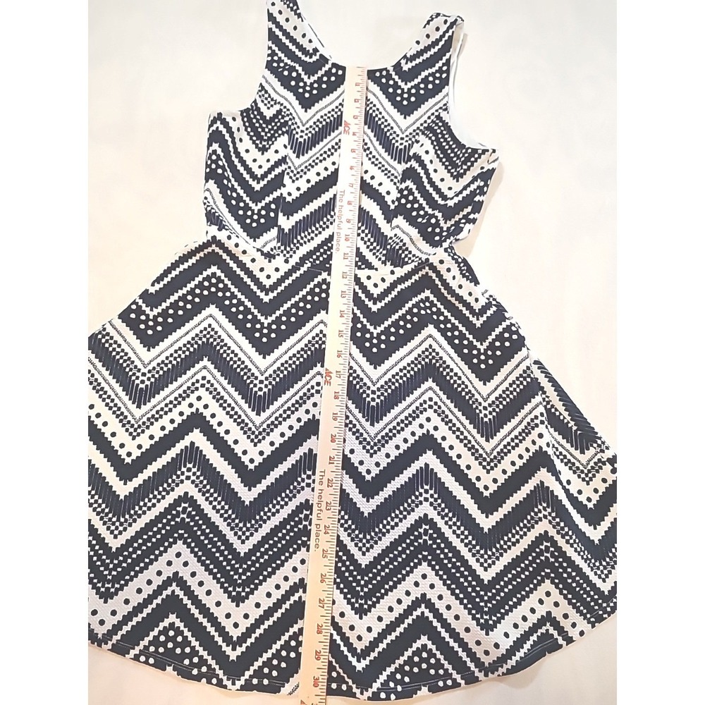 Maurices Sun Dress Size Medium Black & White Sleeveless 1/4 Zipper Back Heavier - Picture 8 of 16